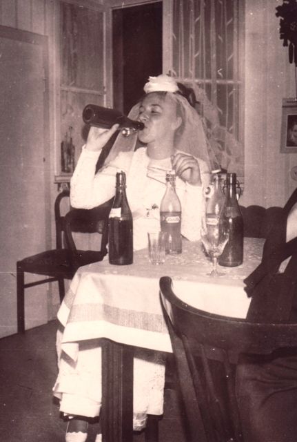 Cindy had flink wat moed nodig om naar het bruiloftsgebeuren te vertrekken.